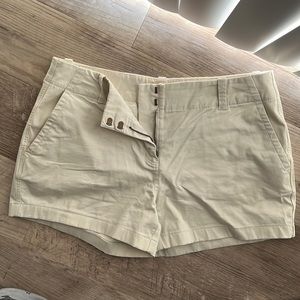 Used Size 10 Women’s Khaki Vineyard Vines Shorts
